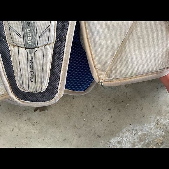 Bauer chest protector - Picture 4 of 4